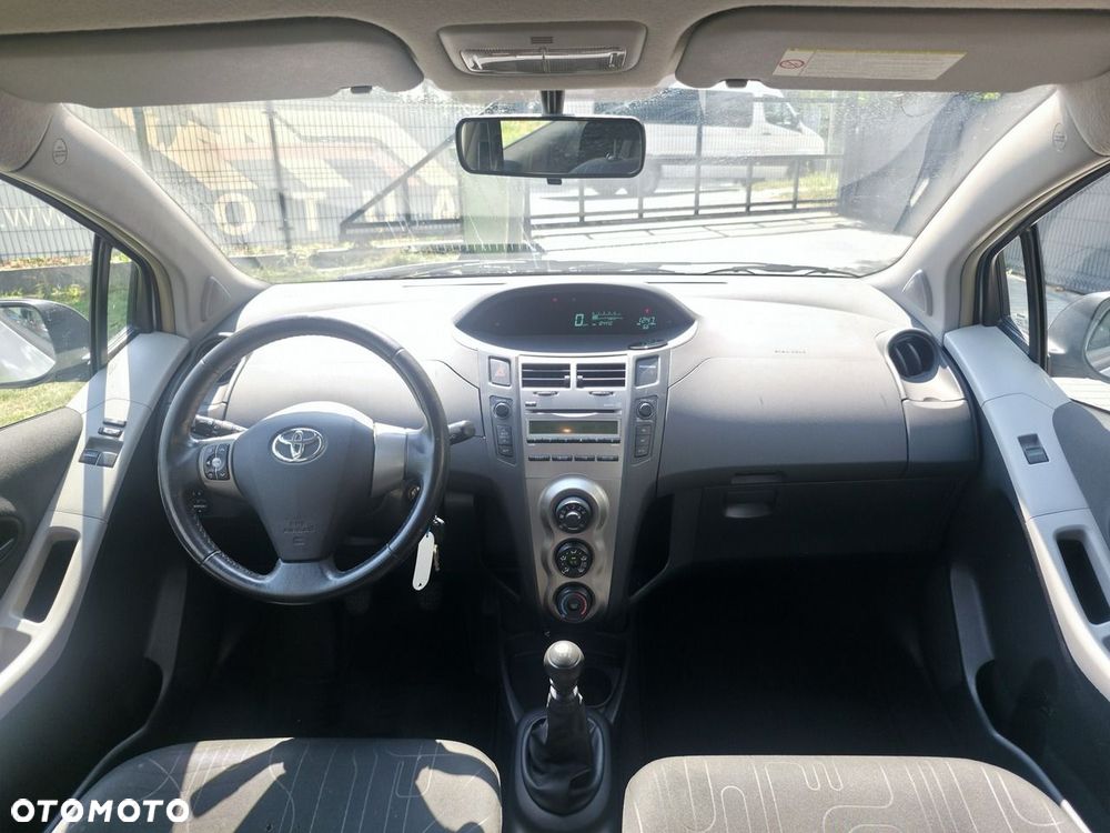 Toyota Yaris - 10