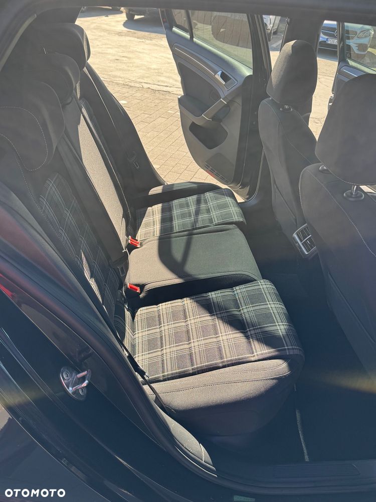 Volkswagen Golf - 16