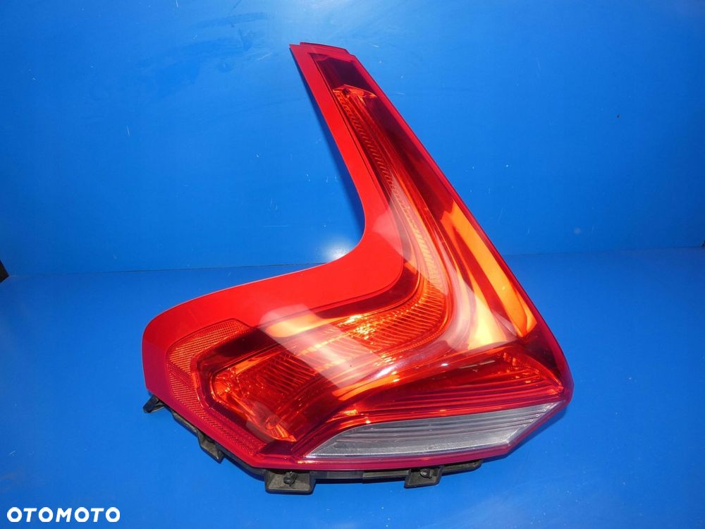 VOLVO V40 II LAMPA LEWY TYŁ TYLNA - 1