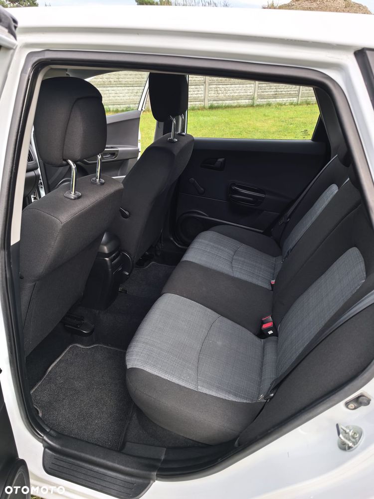 Kia Ceed 1.4 L - 11