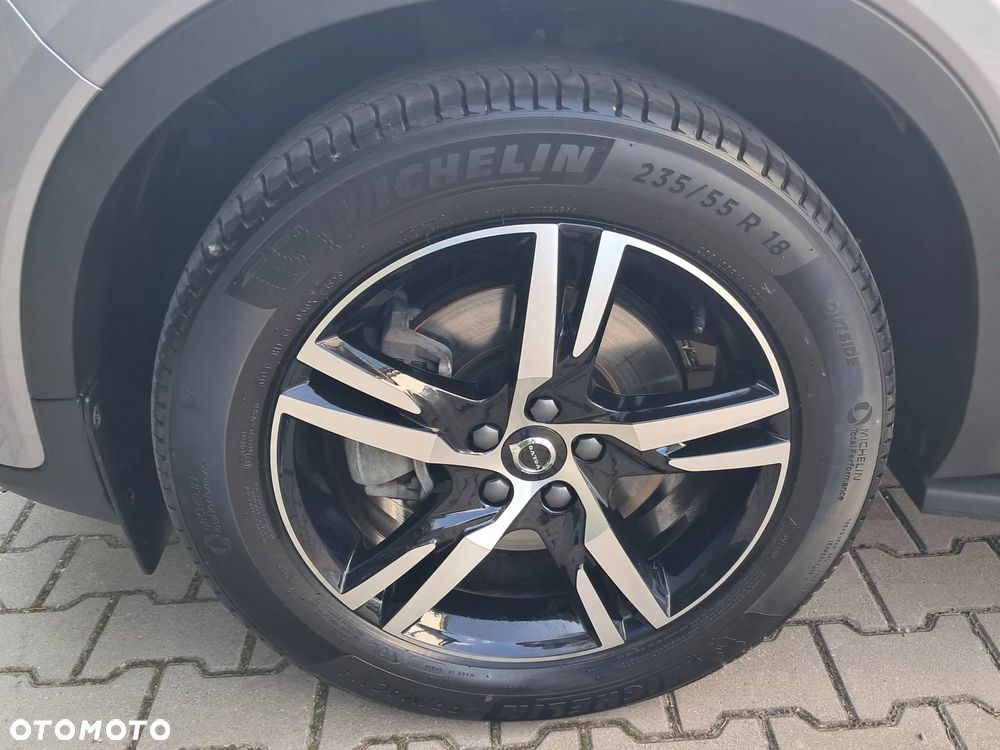 Volvo XC 40 B3 Plus Dark - 33