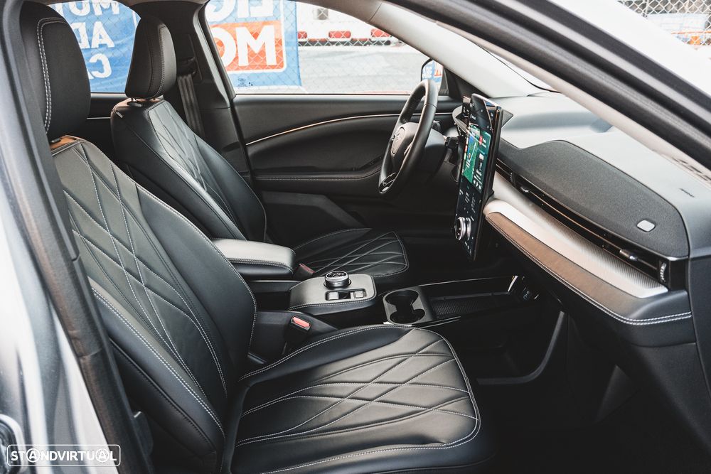 Ford Mustang Mach-E AWD - 28