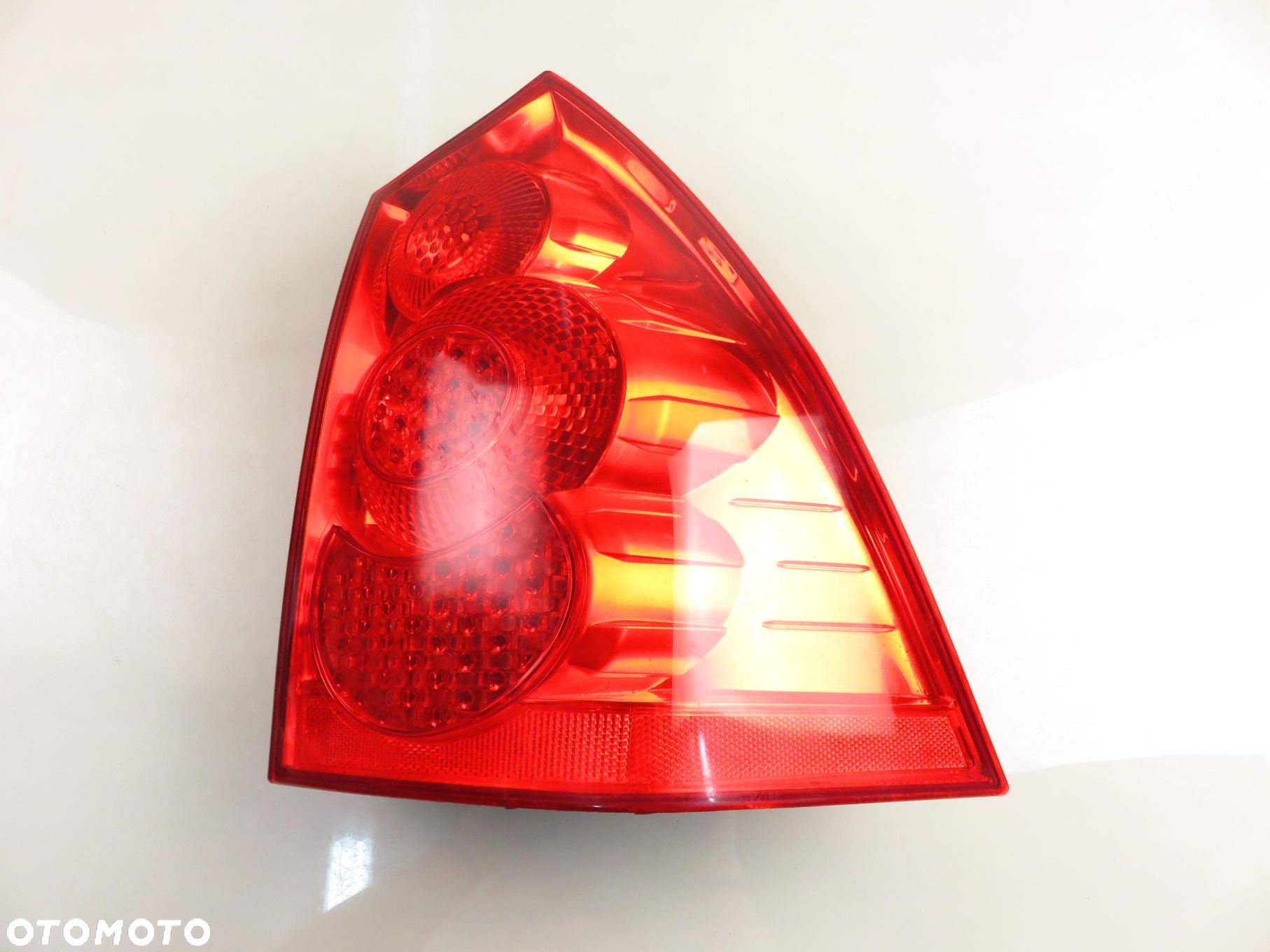 LAMPA PRAWA TYLNA PEUGEOT 307 SW KOMBI 6PIN - 1
