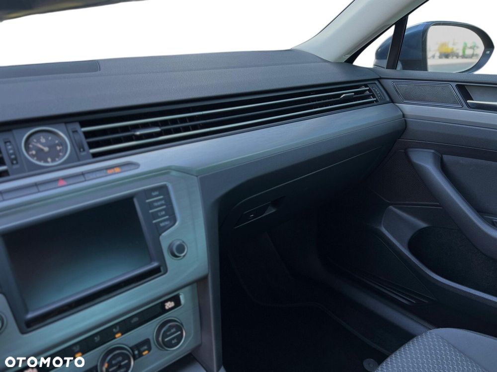 Volkswagen Passat 1.4 TSI BMT Trendline - 12
