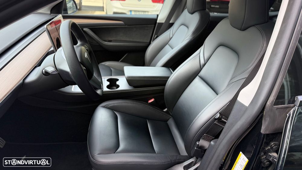 Tesla Model Y Performance Dual Motor AWD - 13