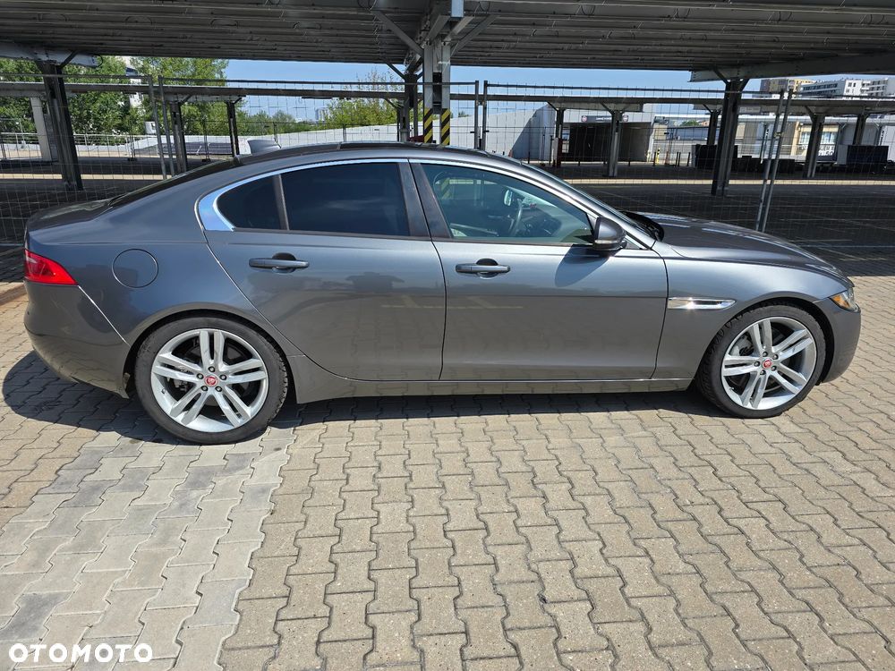 Jaguar XE S - 10