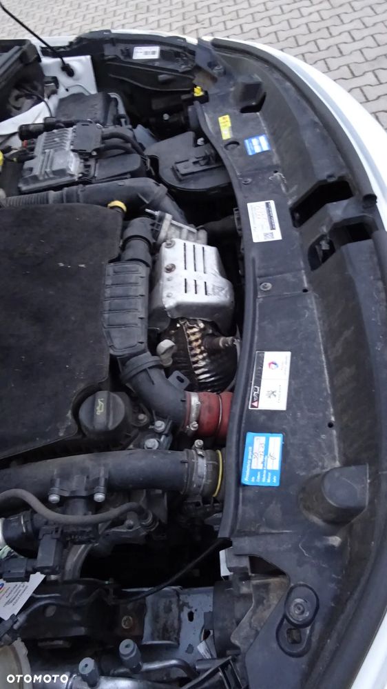 Peugeot 2008 1.2 Pure Tech GPF Allure S&S EAT6 - 37