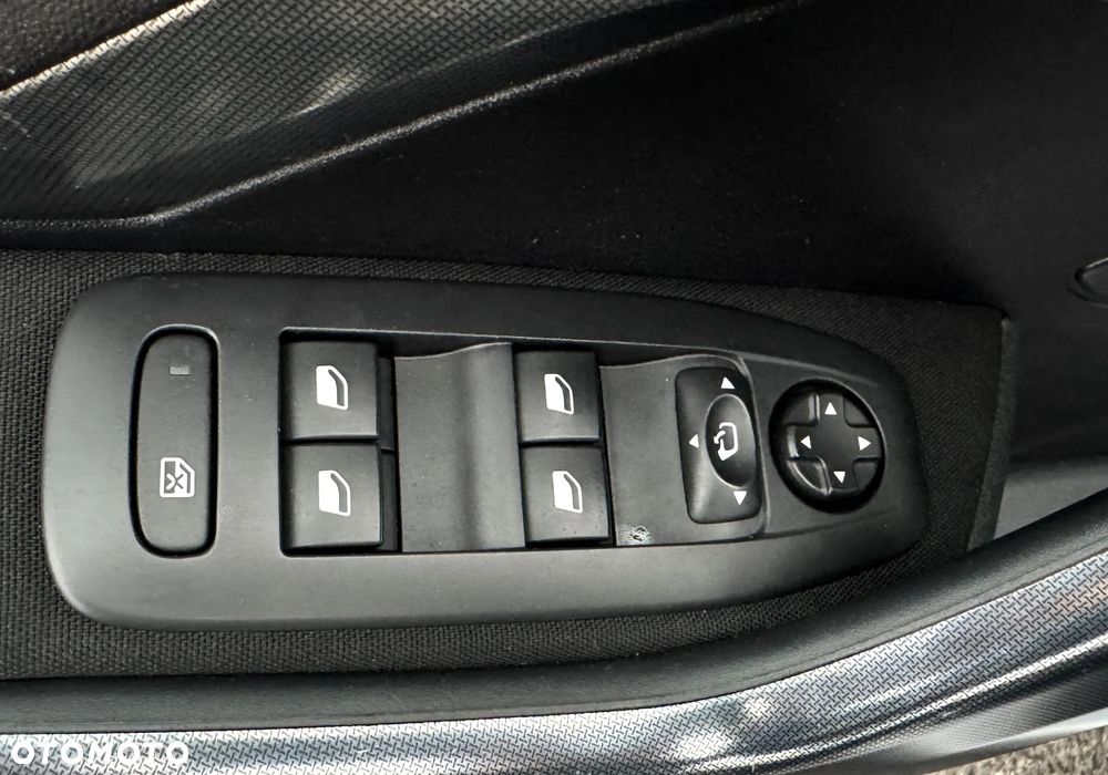 Peugeot 2008 1.2 Pure Tech GPF Allure S&S - 24