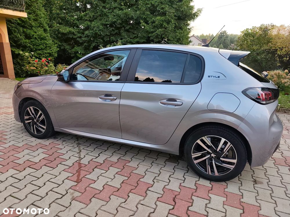 Peugeot 208 PureTech 100 EAT8 Allure - 8