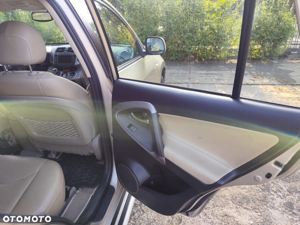 Toyota RAV4 2.2 D-4D Prestige - 16