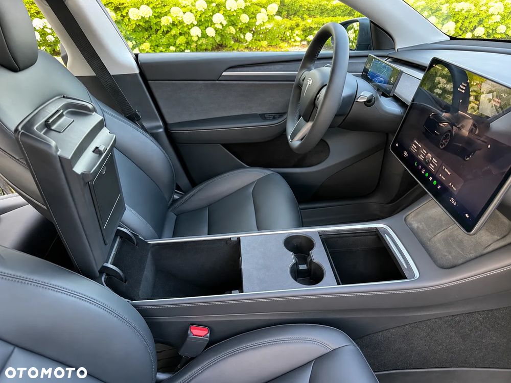 Tesla Model Y Performance AWD - 21