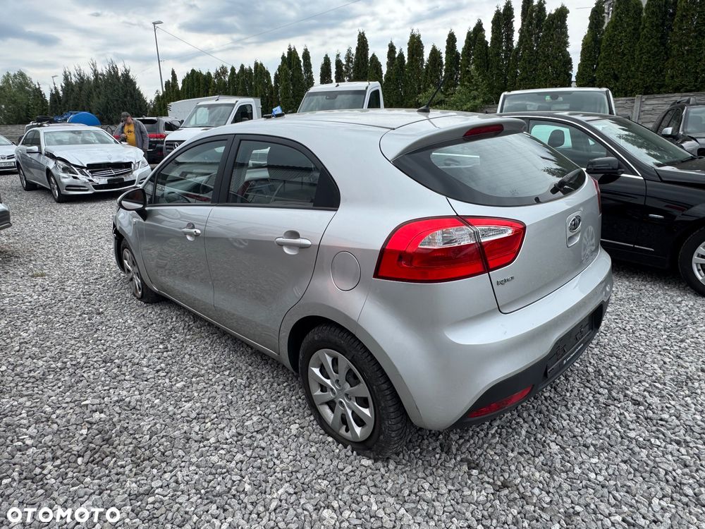 Kia Rio - 4
