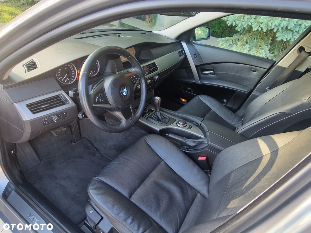 BMW Seria 5 525xi - 25