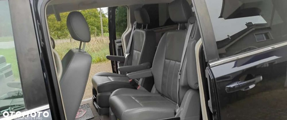 Chrysler Town & Country - 14