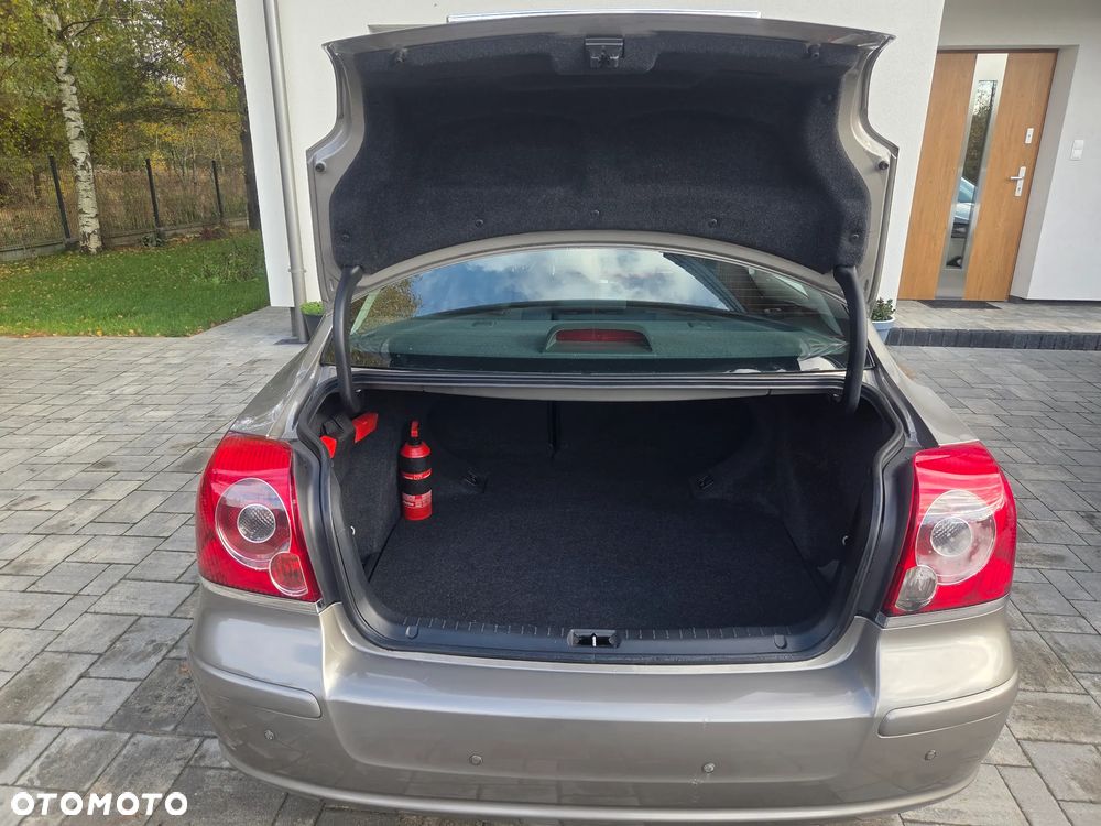 Toyota Avensis 1.8 VVT-i Sol - 8