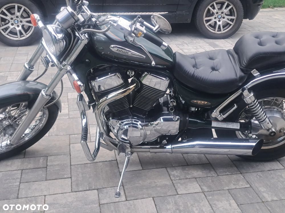 Suzuki Intruder - 1