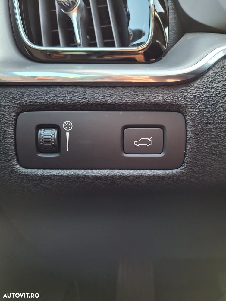 Volvo XC 60 B4 MHEV Momentum - 15