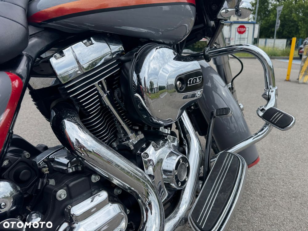 Harley-Davidson Touring Road Glide - 10