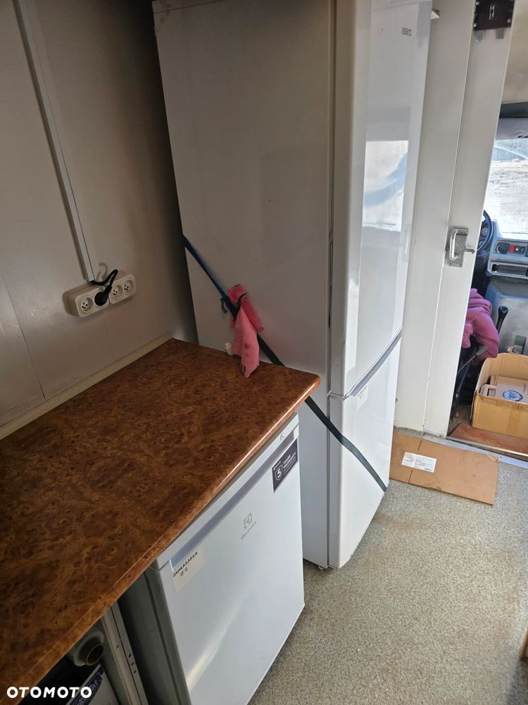 Mercedes-Benz 308 - 8