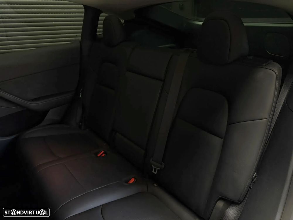 Tesla Model Y Long Range Dual Motor AWD - 16