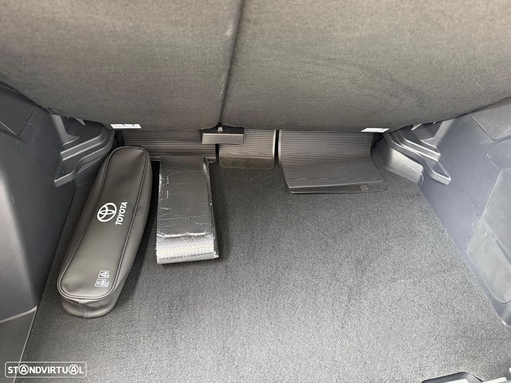 Toyota Yaris Cross 1.5 HDF Luxury - 28