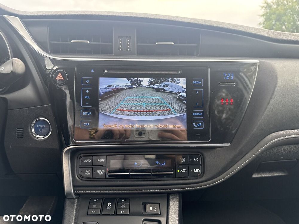 Toyota Auris - 16