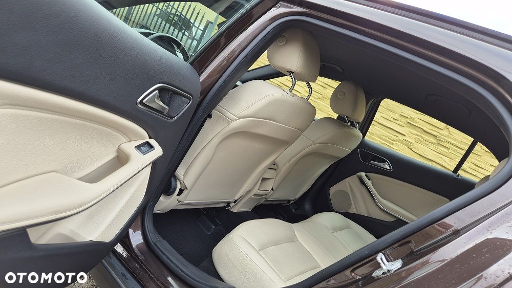 Mercedes-Benz GLA 180 (CDI) d Urban - 11