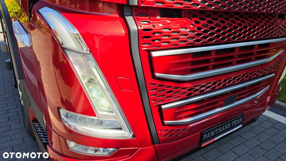 Volvo ///FH///500///2023/// GLOBETROTTER///XXL///HYDRAULIKA/// KLIMATYZACJA POSTOJOWA///ALUMINIOWE FELGI///ZABUDOWY MIĘDZYOSIOWE///FULL LED///VIRTUAL COCPIT///TV///WAGA/// STAN BARDZO DOBRY - 12