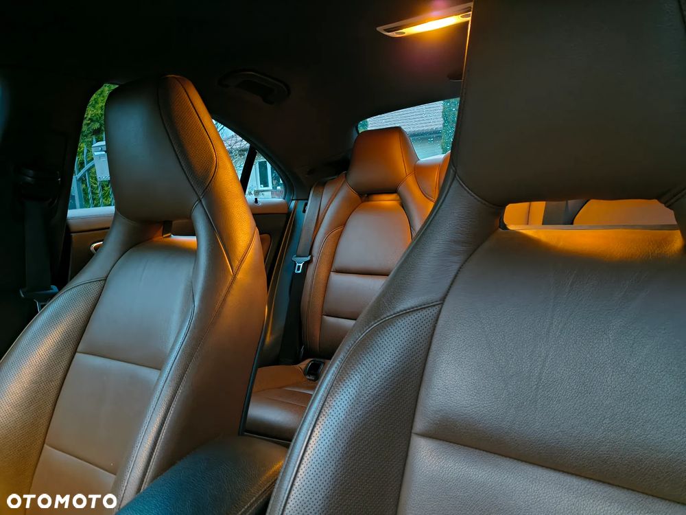 Mercedes-Benz CLA 180 UrbanStyle Edition - 13
