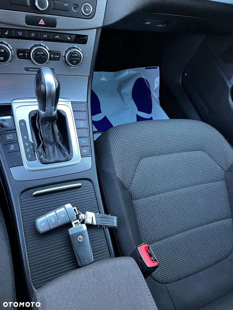 Volkswagen Passat 2.0 TDI Comfortline DSG - 14