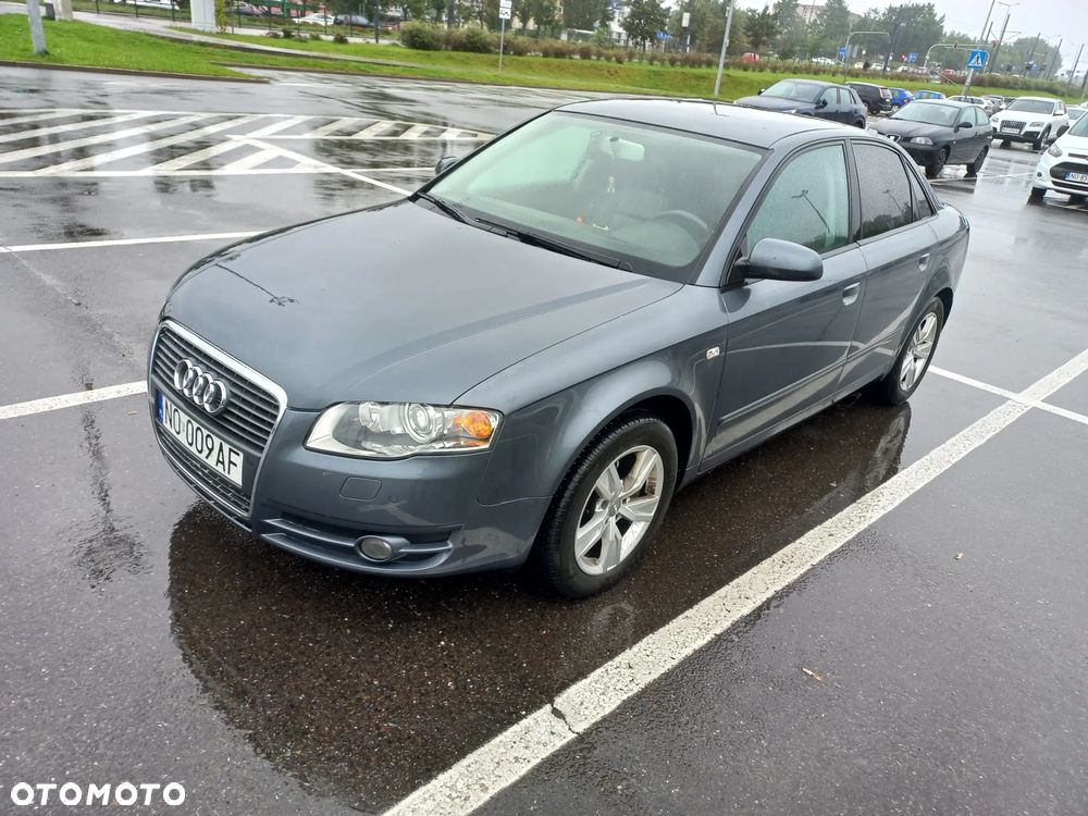 Audi A4 Limousine - 1