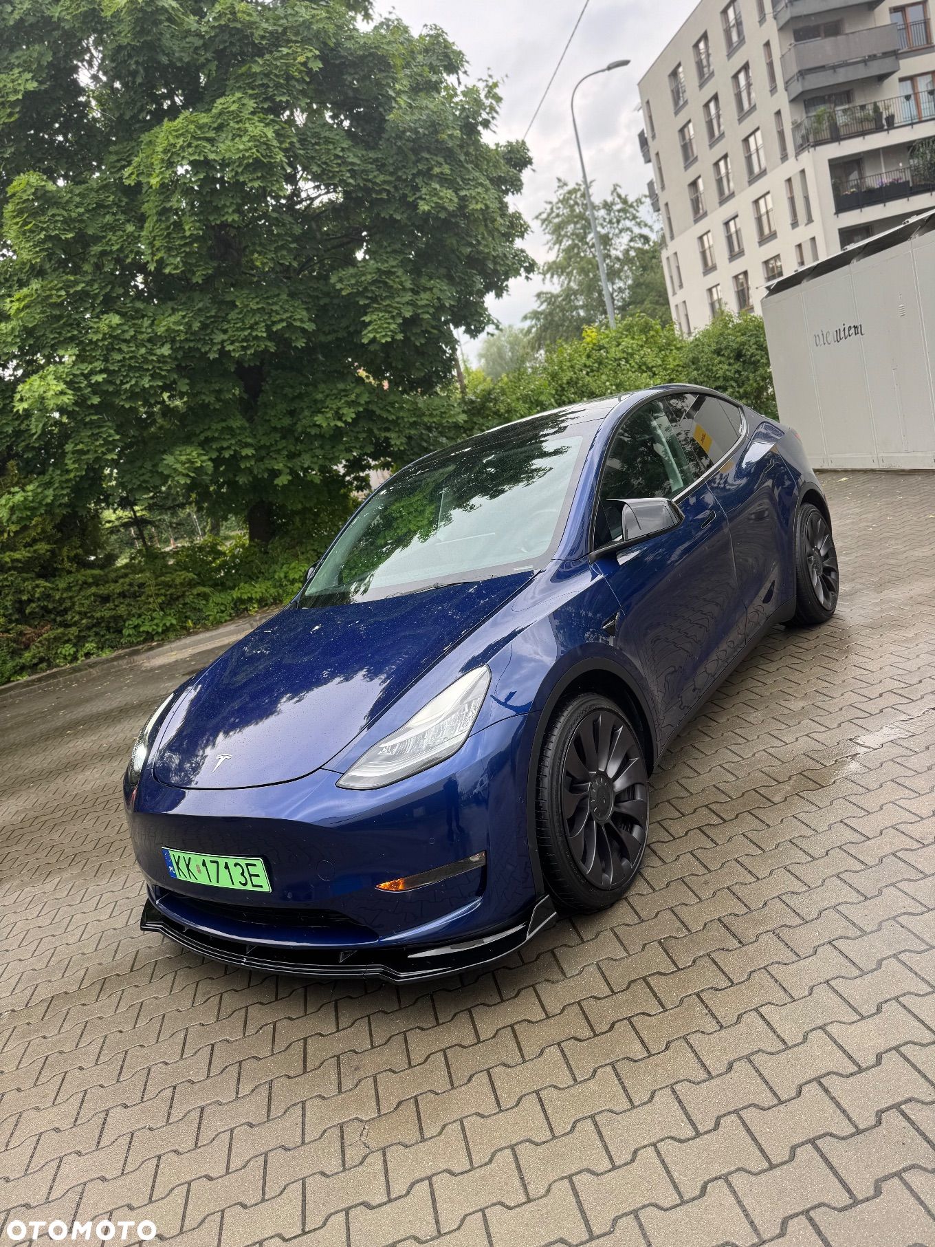 Tesla Y - 1