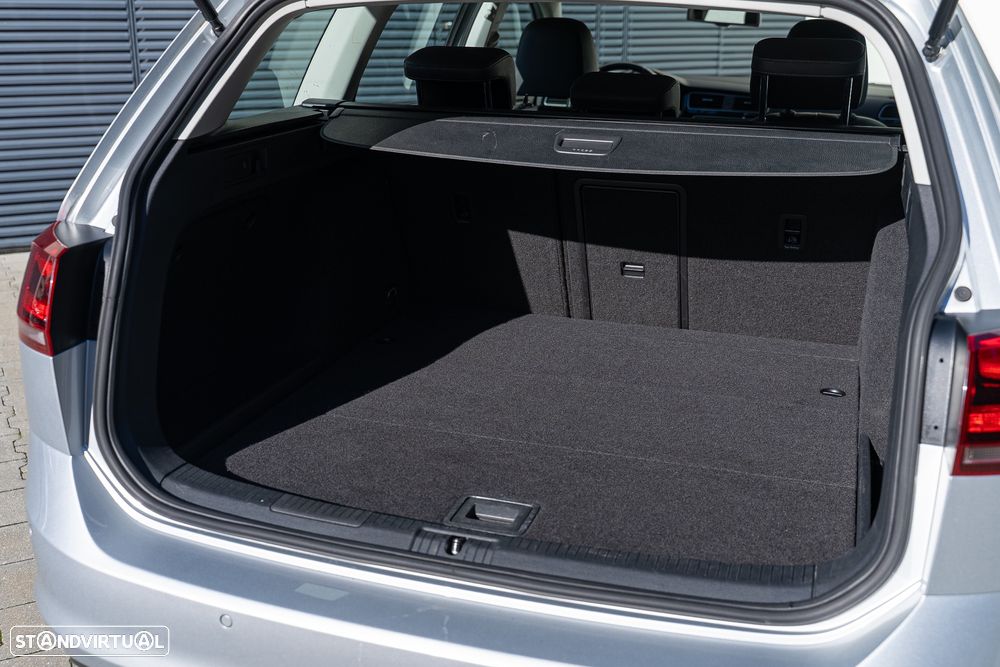 VW Golf Variant 1.6 TDi Trendline DSG - 11