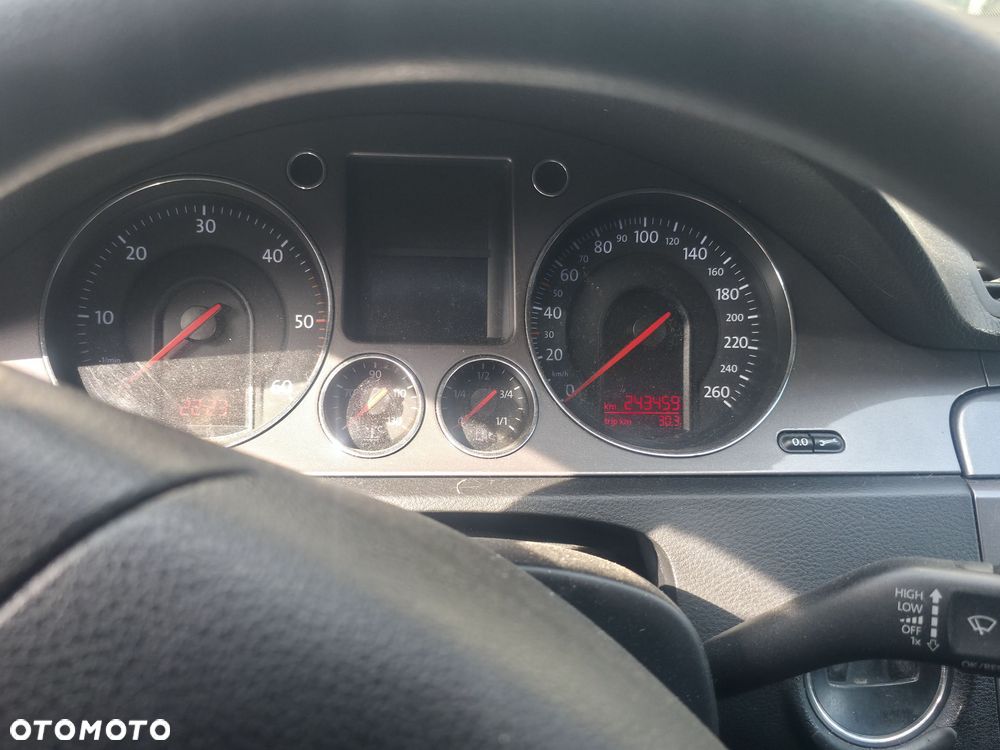 Volkswagen Passat 2.0 TDI Sportline DSG - 9