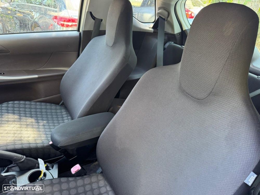 Toyota iQ 1.0 VVT-i - 7