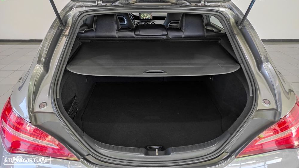 Mercedes-Benz CLA 200 d Shooting Brake AMG Line - 19
