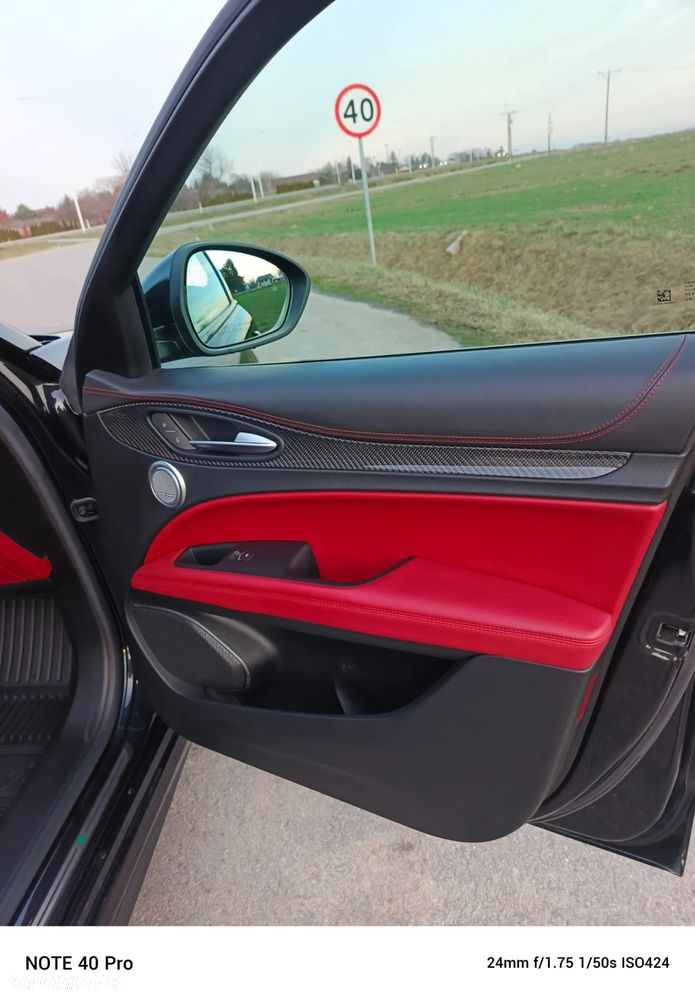 Alfa Romeo Stelvio V6 2.9 Bi-Turbo AT8-Q4 Quadrifoglio - 25