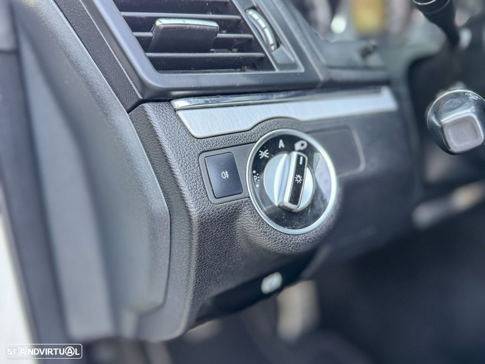 Mercedes-Benz E 220 CDi Avantgarde BlueEfficiency - 27