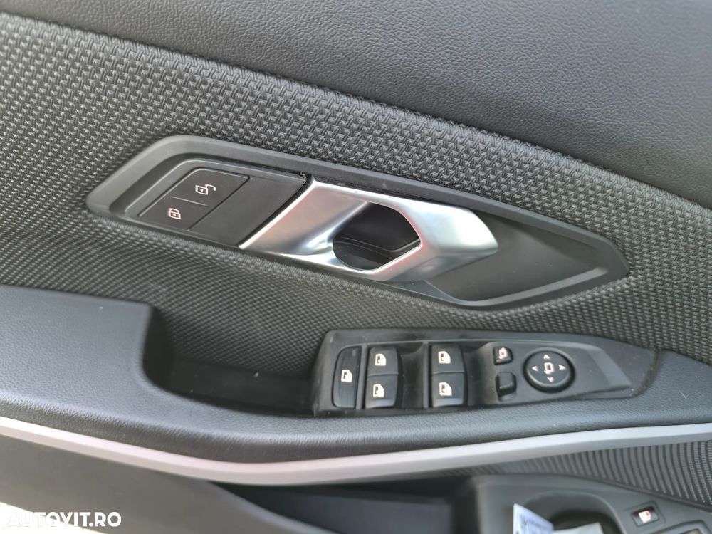 BMW Seria 3 320e AT PHEV - 34