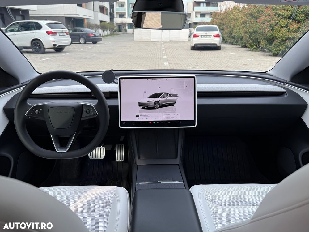 Tesla Model 3 - 10