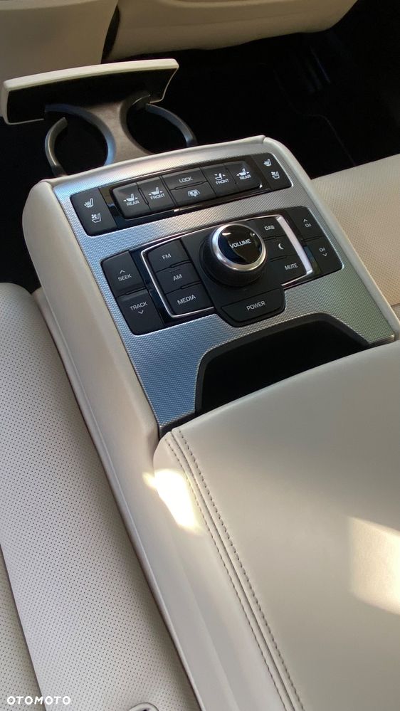 Hyundai Genesis - 24