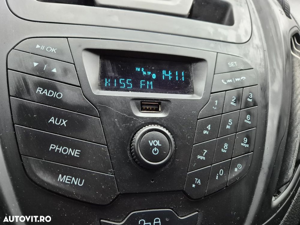 Ford Transit Courier - 25