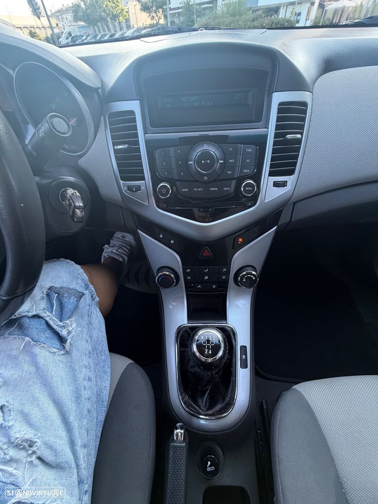 Chevrolet Cruze 1.6 LS - 26