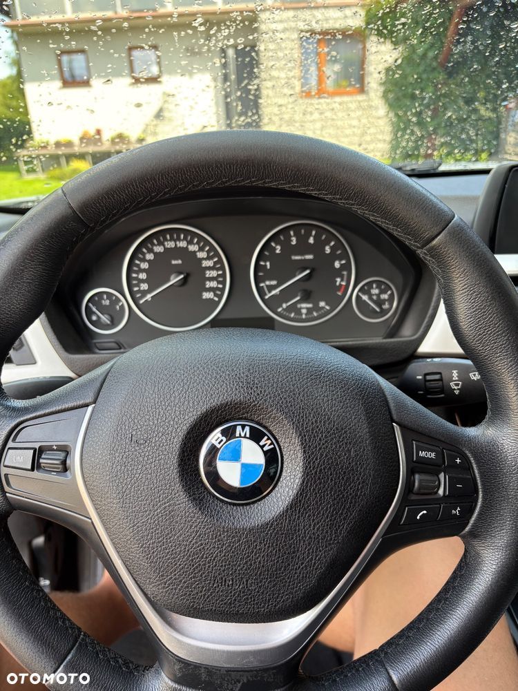 BMW Seria 3 318i - 12