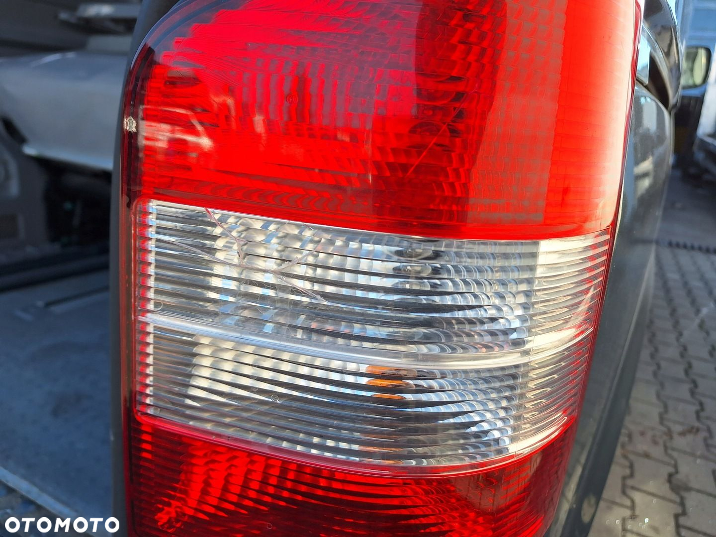 VW TRANSPORTER T5 MULTIVAN LAMPA TYŁ PRAWA - 4