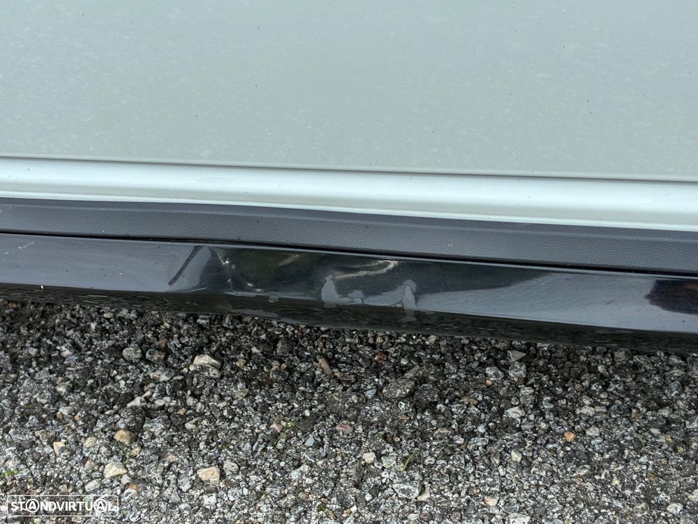 VW Touran 1.6 TDI R-Line - 25