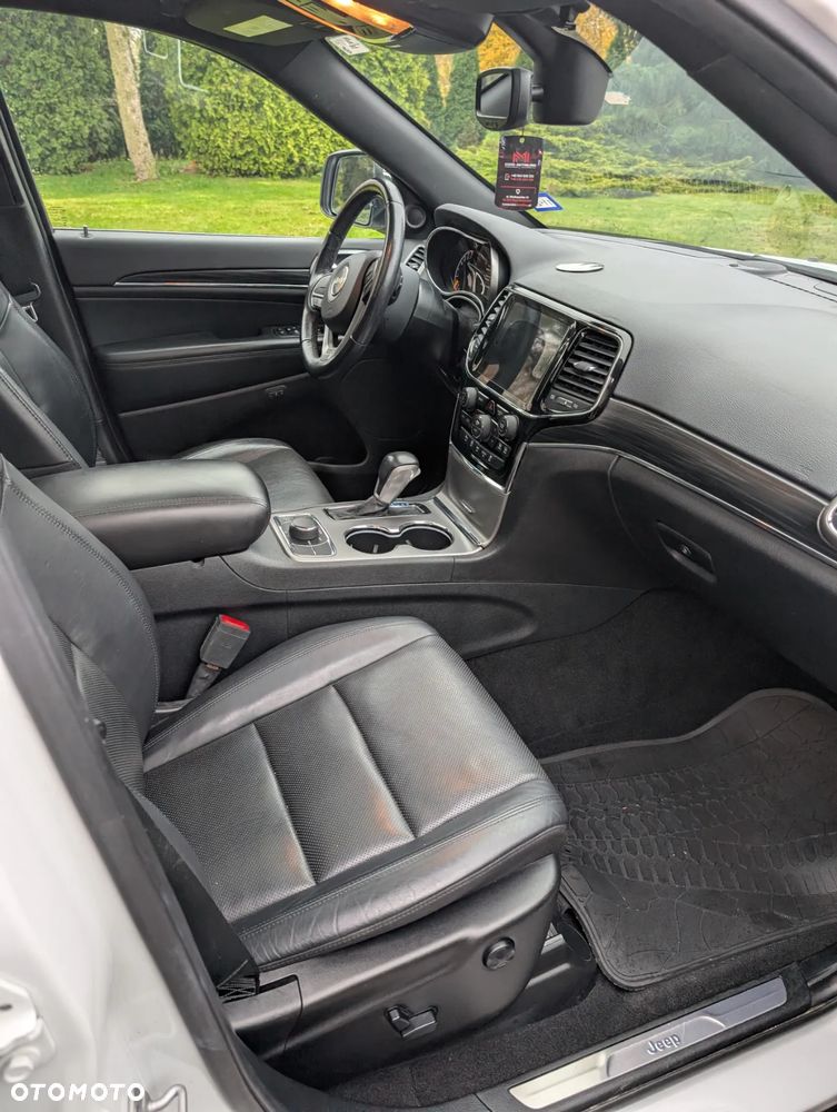 Jeep Grand Cherokee - 22