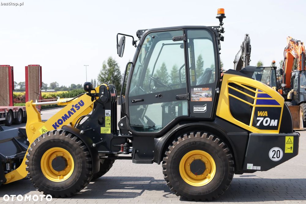 Komatsu WA70M-8 - 12