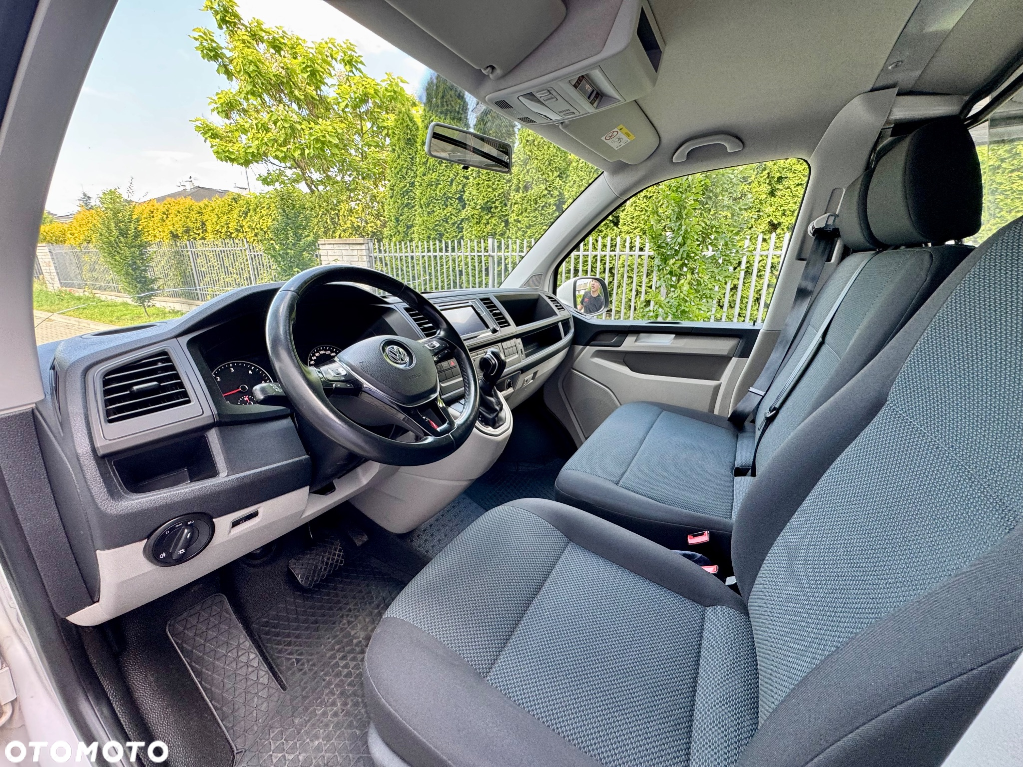 Volkswagen Transporter T6 automat DSG podwójne drzwi z obu stron Faktura VAT 23% kamera klimatyzacja podgrzewane siedzenia czujniki VW T6 webasto brutto drzwi x2 2.0 TDI 110KW 150KM skrzynia biegów automatyczna export - 8