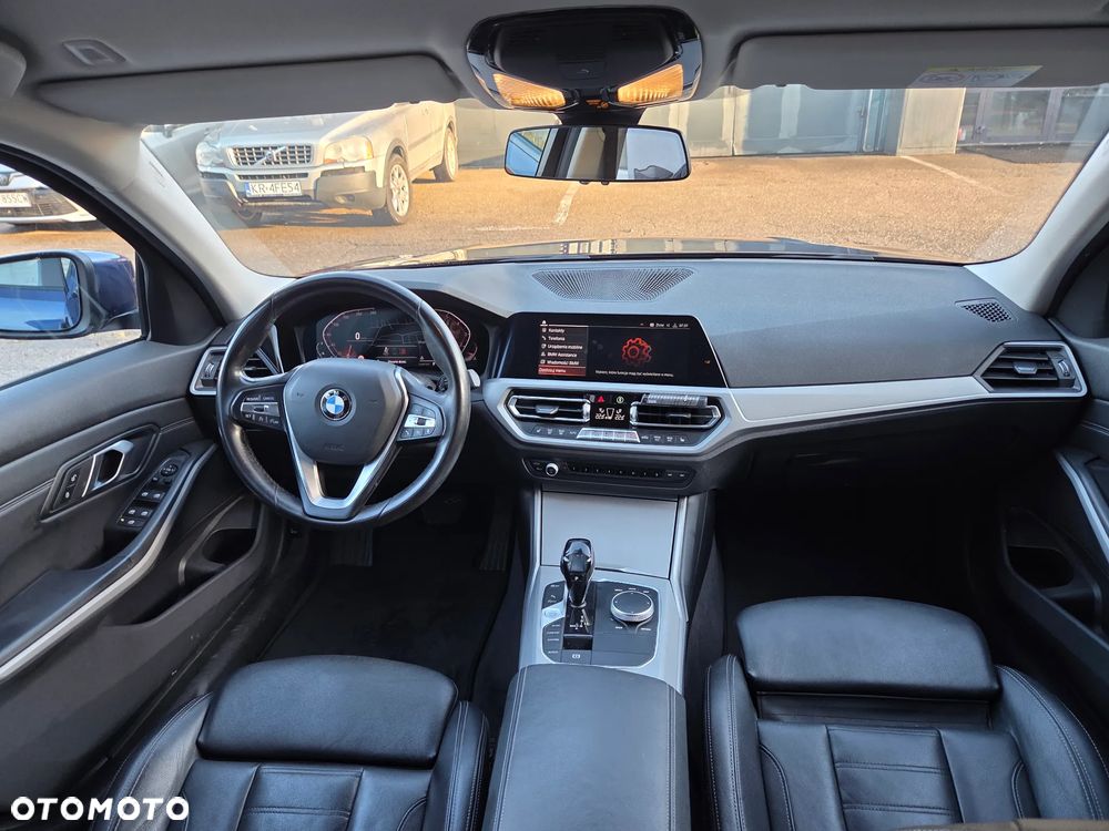 BMW Seria 3 320i xDrive - 25